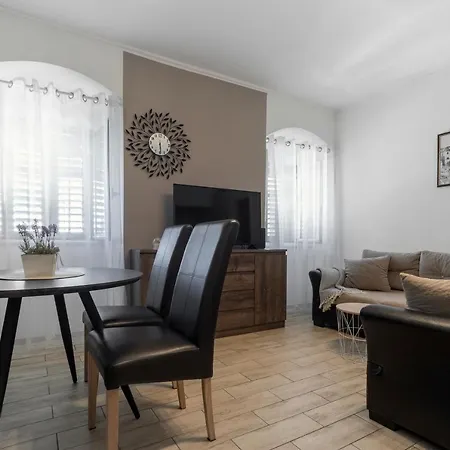 Feratjer アパート *